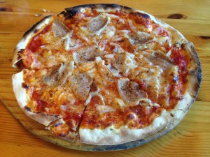 埼玉県久喜市　イタリア食堂ブランの自家製パンチェッタのピザ